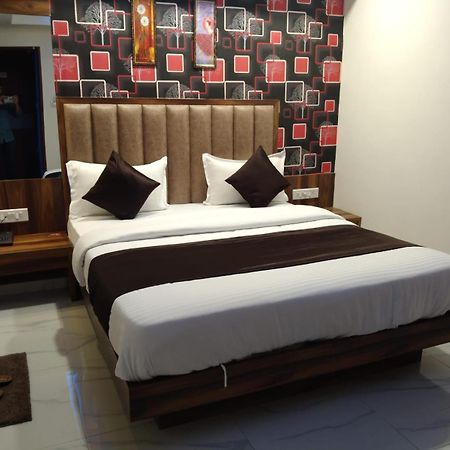 Hotel Sun Shine 아흐메다바드 외부 사진