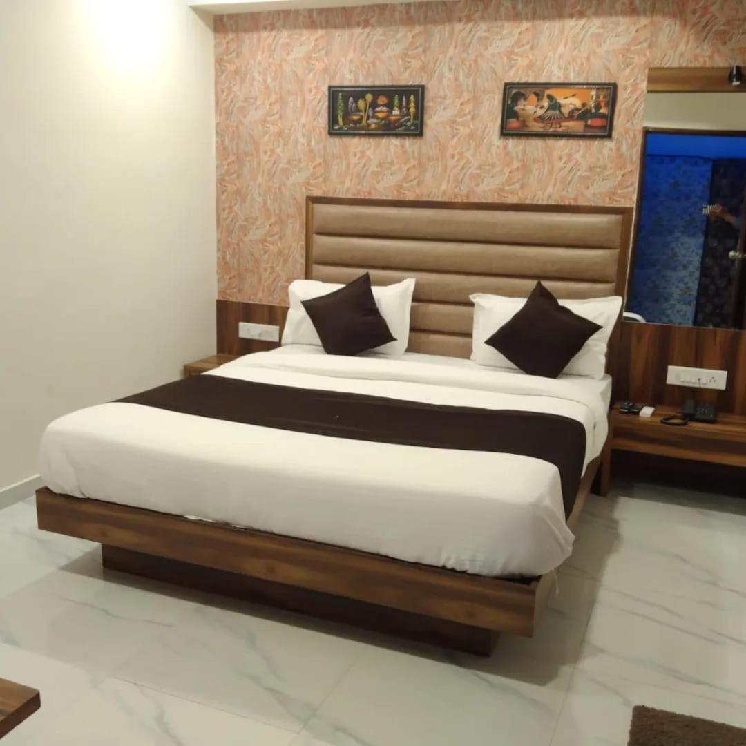 Hotel Sun Shine 아흐메다바드 외부 사진