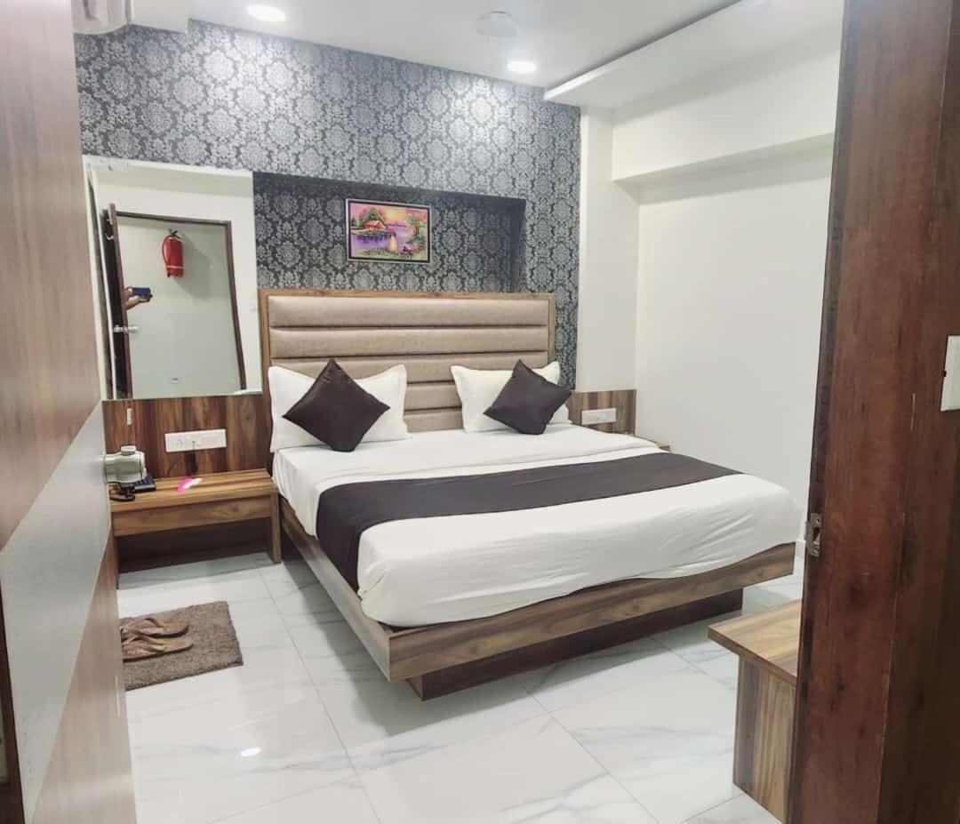 Hotel Sun Shine 아흐메다바드 외부 사진