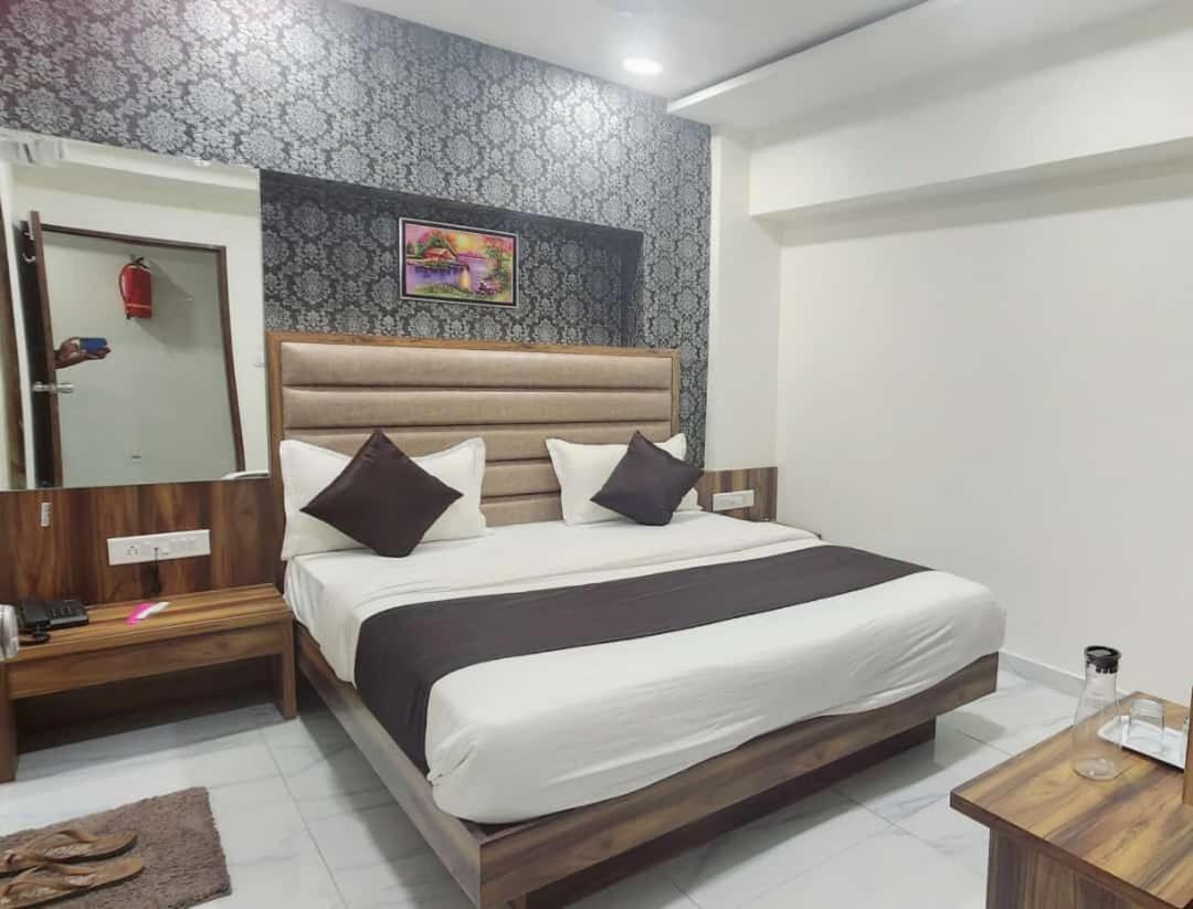 Hotel Sun Shine 아흐메다바드 외부 사진