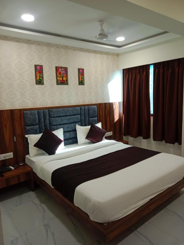 Hotel Sun Shine 아흐메다바드 외부 사진